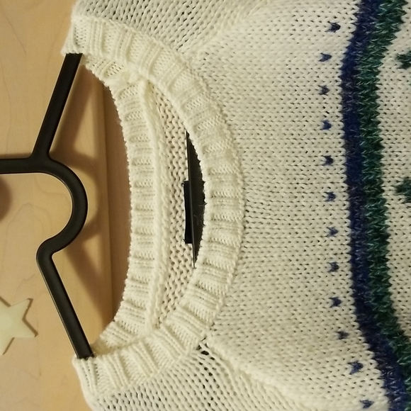 American Eagle Colorful Snowflake Sweater - Picture 8 of 8